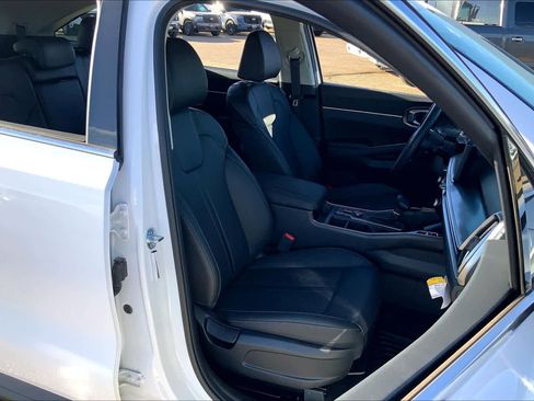 Certified 2025 Kia Sorento S image 16