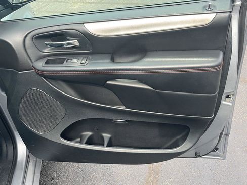 Used 2018 Dodge Grand Caravan GT image 23