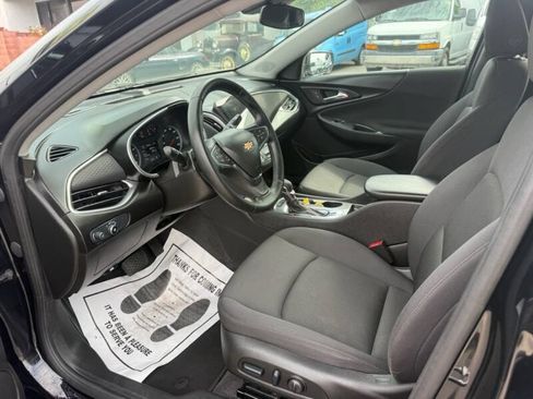 Used 2025 Chevrolet Malibu RS FWD image 16