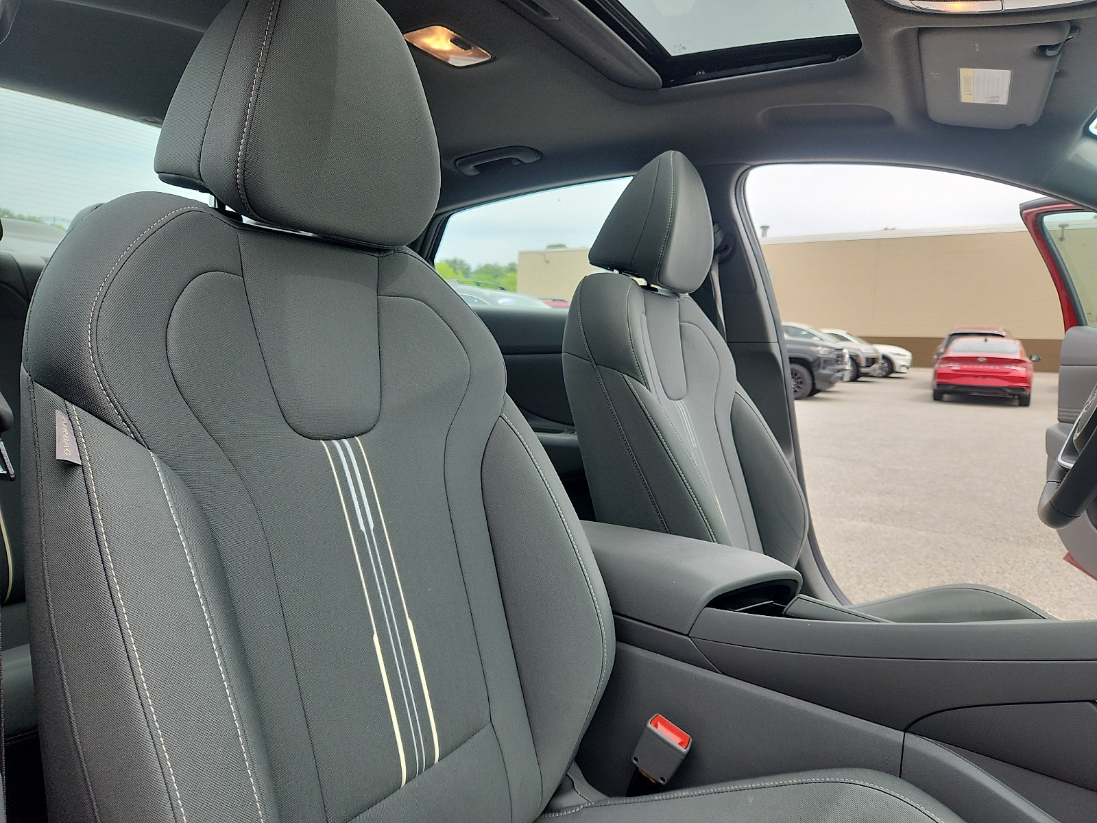 Used 2024 Hyundai Elantra SEL w/ Convenience Package FWD image 32