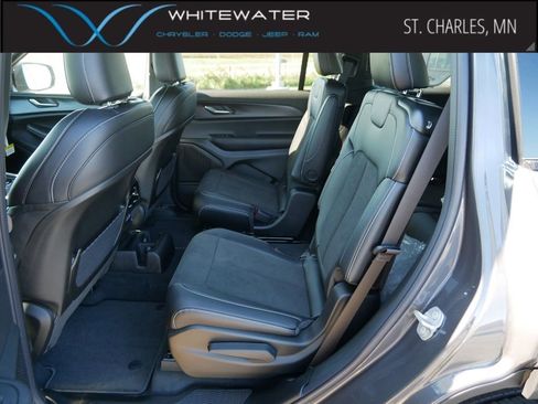 New 2025 Jeep Grand Cherokee L Altitude image 8