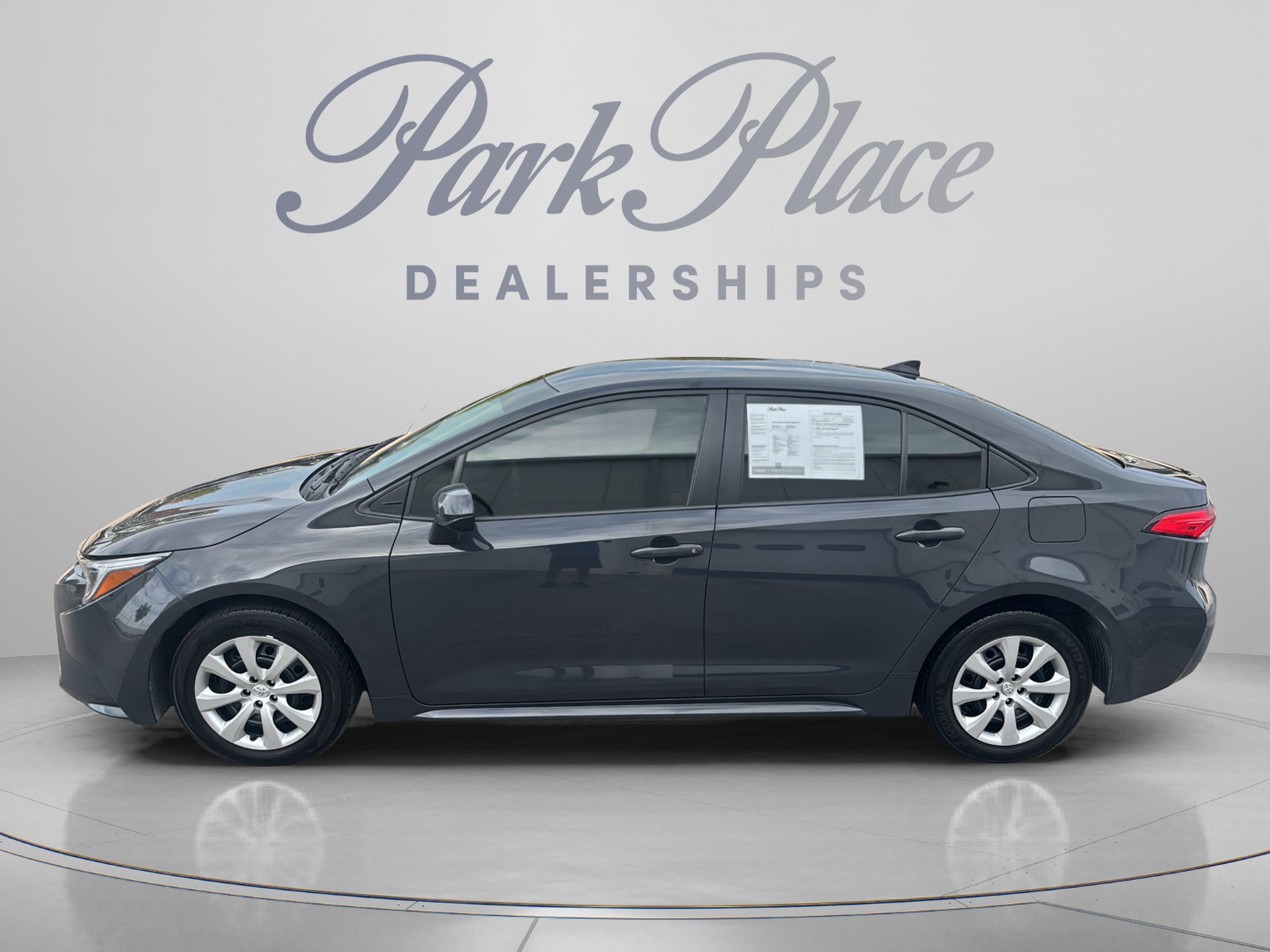 Used 2025 Toyota Corolla LE FWD image 2