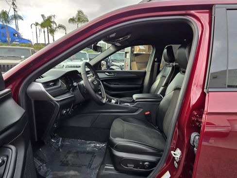 New 2025 Jeep Grand Cherokee Altitude RWD image 11