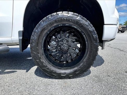 Used 2023 Chevrolet Silverado 1500 RST w/ Redline Edition AWD/4WD image 7