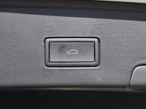 Used 2024 Volkswagen Atlas Cross Sport SE image 22