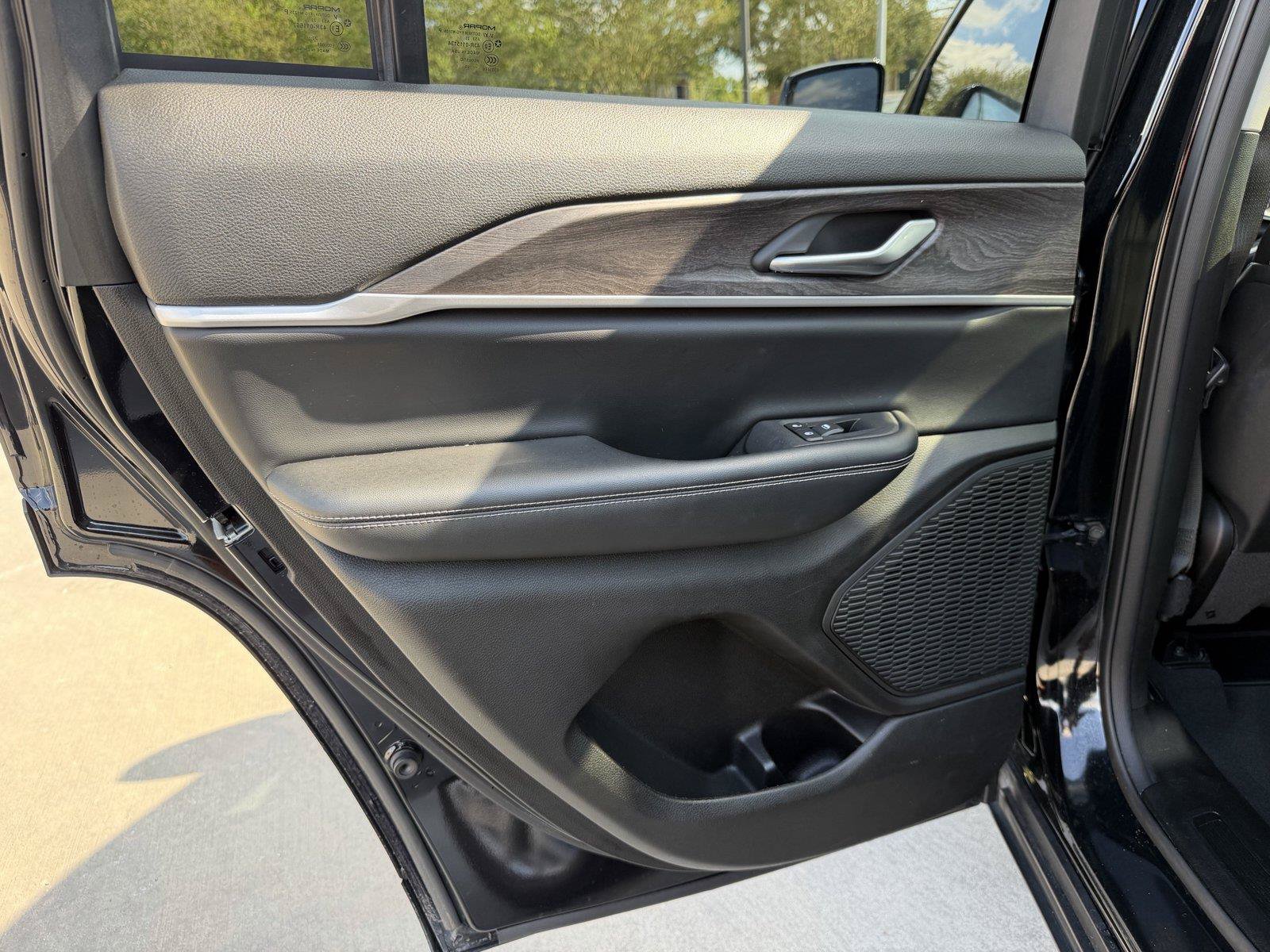 Used 2023 Jeep Grand Cherokee Limited RWD image 17