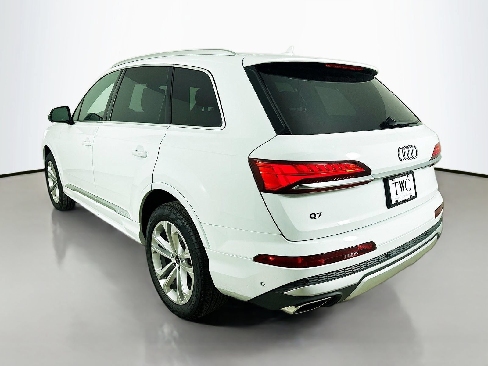 Used 2025 Audi Q7 3.0T Premium Plus AWD/4WD image 7