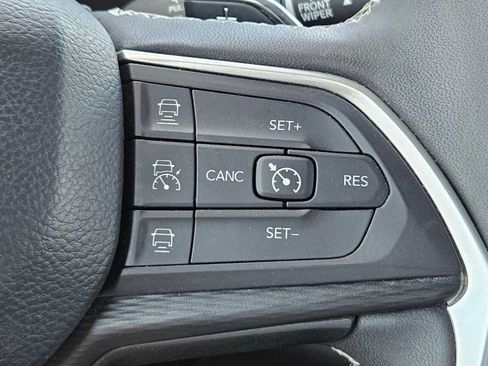 Used 2024 Jeep Grand Cherokee L Laredo RWD image 23