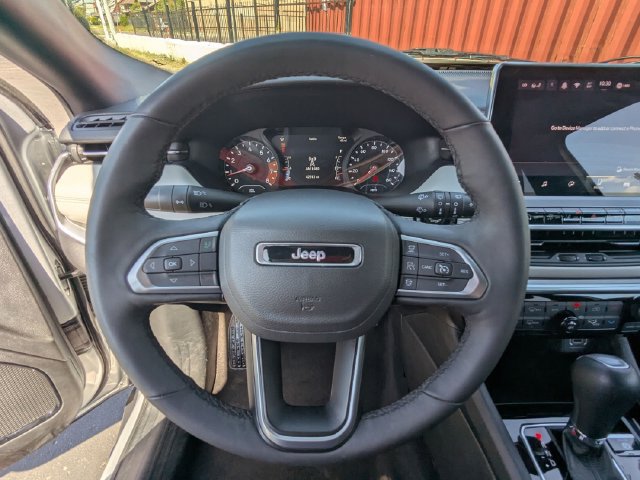Used 2025 Jeep Compass Limited AWD/4WD image 21