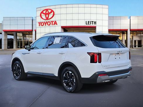 Used 2024 Kia Sorento S image 7