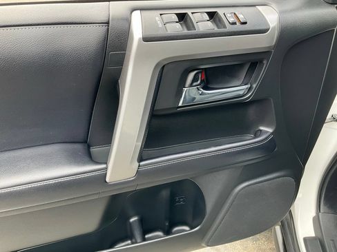 Used 2019 Toyota 4Runner SR5 Premium AWD/4WD image 27
