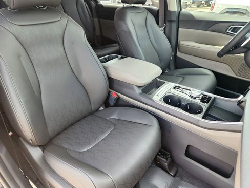 New 2026 Kia Carnival EX image 15