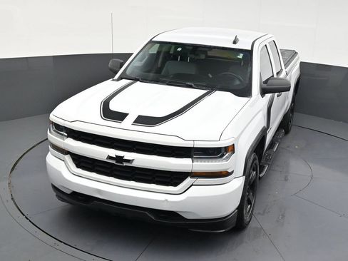 Used 2018 Chevrolet Silverado 1500 Custom w/ Custom Value Package image 19