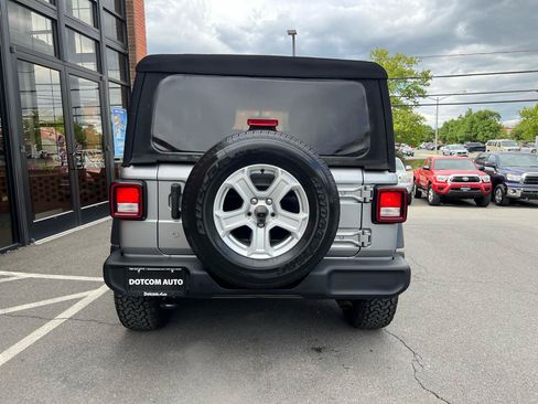 Used 2018 Jeep Wrangler Sport AWD/4WD image 9