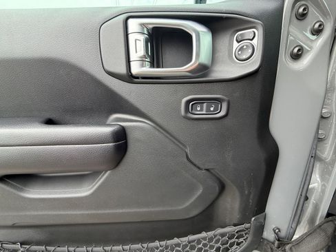 Used 2018 Jeep Wrangler Unlimited Sport S image 30