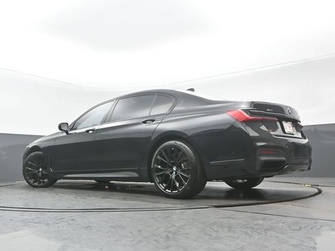 Used 2022 BMW 750i xDrive w/ Executive Package image 32