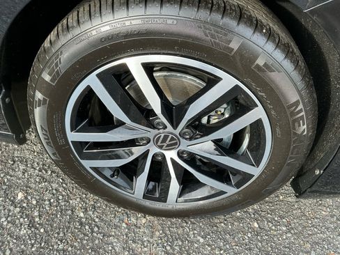 Used 2026 Volkswagen Jetta SE FWD image 24