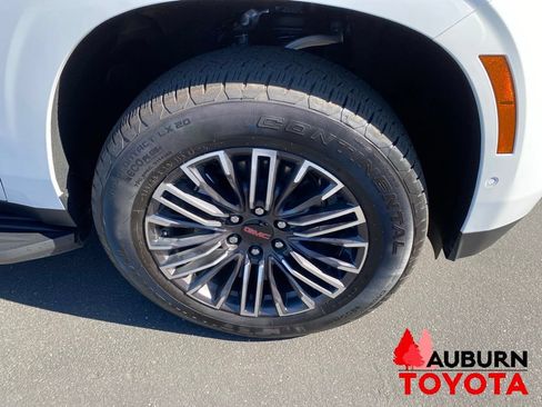 Used 2025 GMC Yukon Elevation AWD/4WD image 11