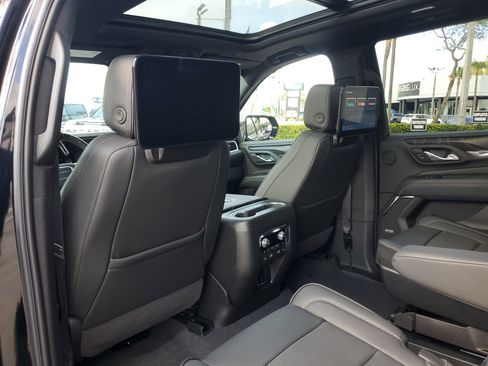 Used 2023 GMC Yukon Denali w/ Advanced Technology Package image 16