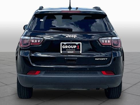 Used 2017 Jeep Compass Sport w/ Tech Group FWD image 4