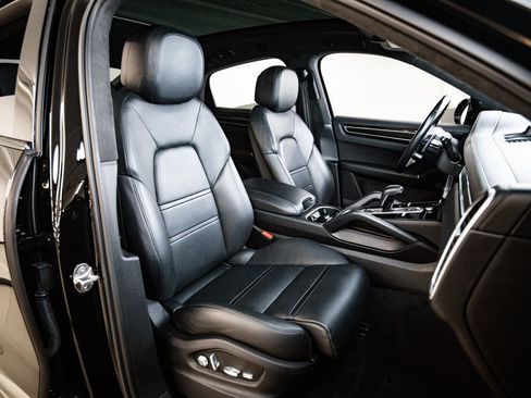 Certified 2021 Porsche Cayenne GTS AWD/4WD image 26