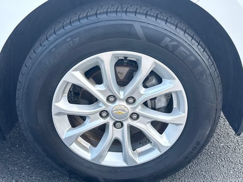 Used 2019 Chevrolet Equinox LT w/ LPO, Blackout Package FWD image 9