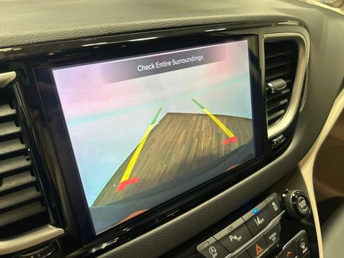 Certified 2024 Chrysler Pacifica Touring-L FWD image 43