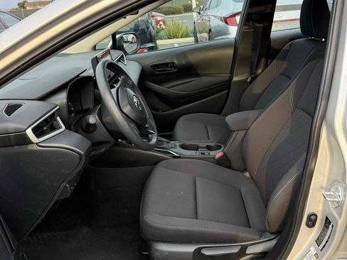 Used 2025 Toyota Corolla LE FWD image 43