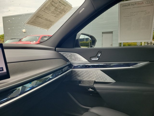Used 2024 BMW 760i xDrive AWD/4WD image 31