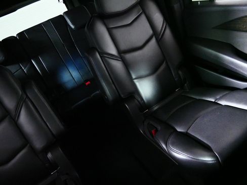 Used 2018 Cadillac Escalade ESV Platinum AWD/4WD image 14