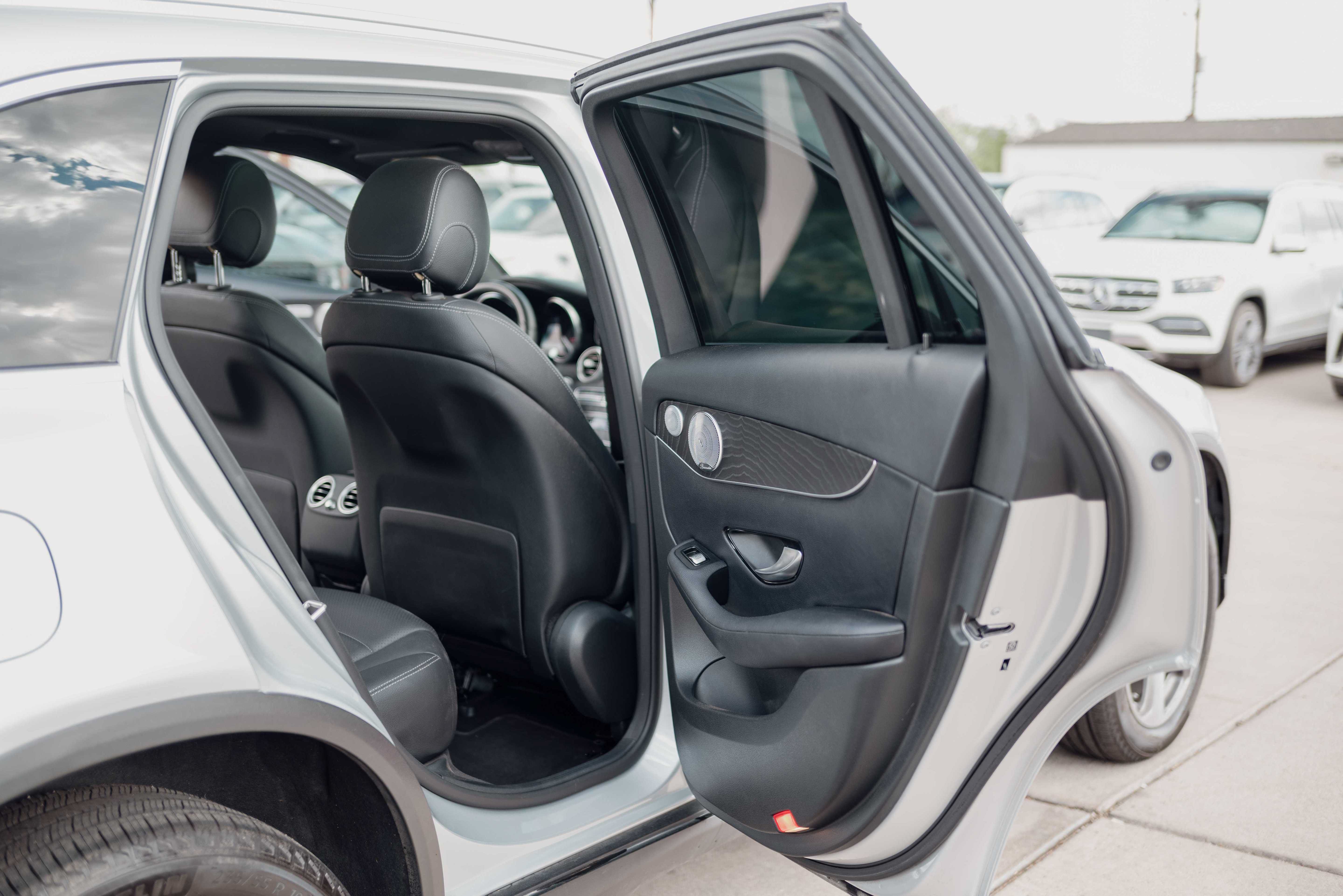 Used 2017 Mercedes-Benz GLC 300 w/ Premium 2 Package image 13