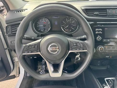 Used 2018 Nissan Rogue Sport S image 17