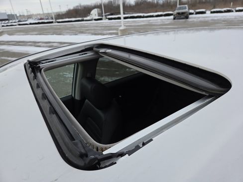 Used 2024 Honda CR-V EX-L image 4