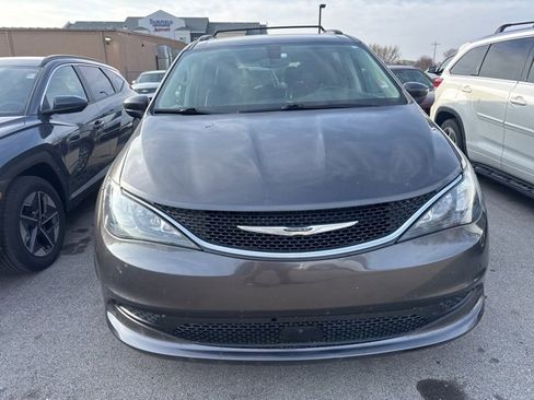 Used 2021 Chrysler Voyager Lxi image 2