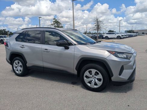 Used 2019 Toyota RAV4 LE FWD image 2