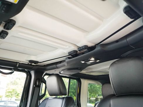 Used 2023 Jeep Wrangler Unlimited Sahara AWD/4WD image 12