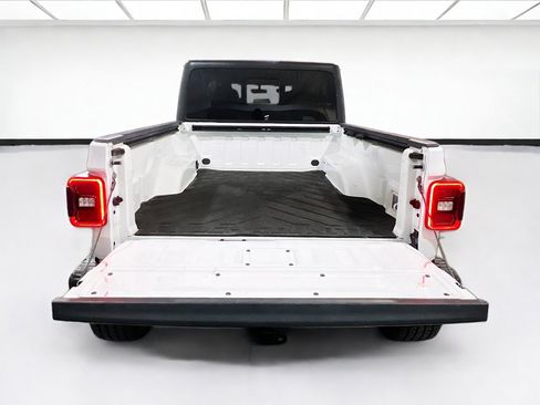 Used 2022 Jeep Gladiator Rubicon w/ LED Lighting Group AWD/4WD image 19