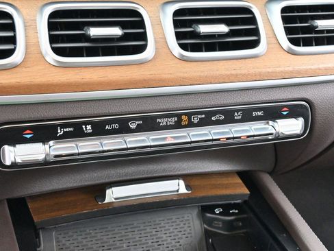 Used 2023 Mercedes-Benz GLS 450 4MATIC image 24