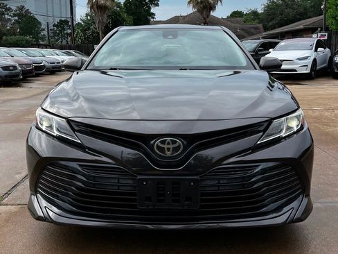 Used 2018 Toyota Camry LE FWD image 2