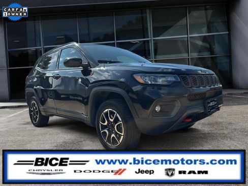Used 2024 Jeep Compass Trailhawk AWD/4WD image 1