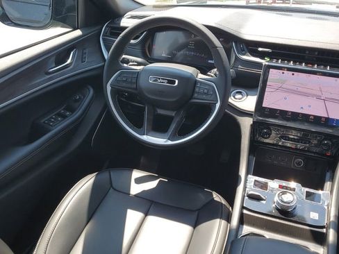 New 2025 Jeep Grand Cherokee Limited w/ Black Appearance Package image 12