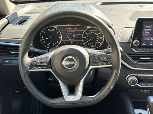 Used 2025 Nissan Altima 2.5 SV image 23