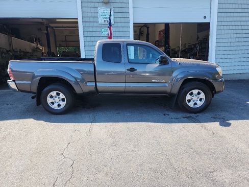 Used 2012 Toyota Tacoma 4x4 Access Cab w/ SR5 Pkg image 3