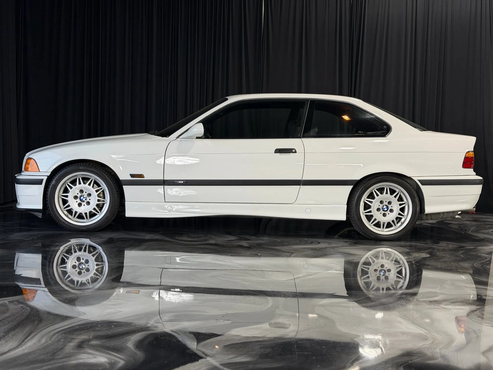 Used 1995 BMW M3 Coupe RWD image 2