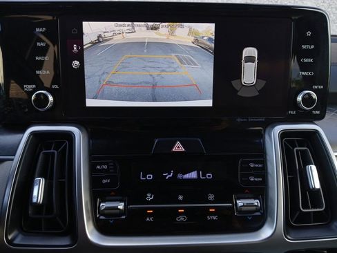 Used 2022 Kia Sorento S w/ Panoramic Sunroof Package FWD image 9