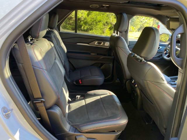 Used 2027 Ford Explorer ST w/ Sun And Sound Package AWD/4WD image 34
