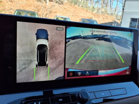 Certified 2025 Nissan Rogue Platinum w/ Tech Package image 18