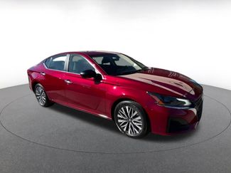 Used 2025 Nissan Altima 2.5 SV video 2