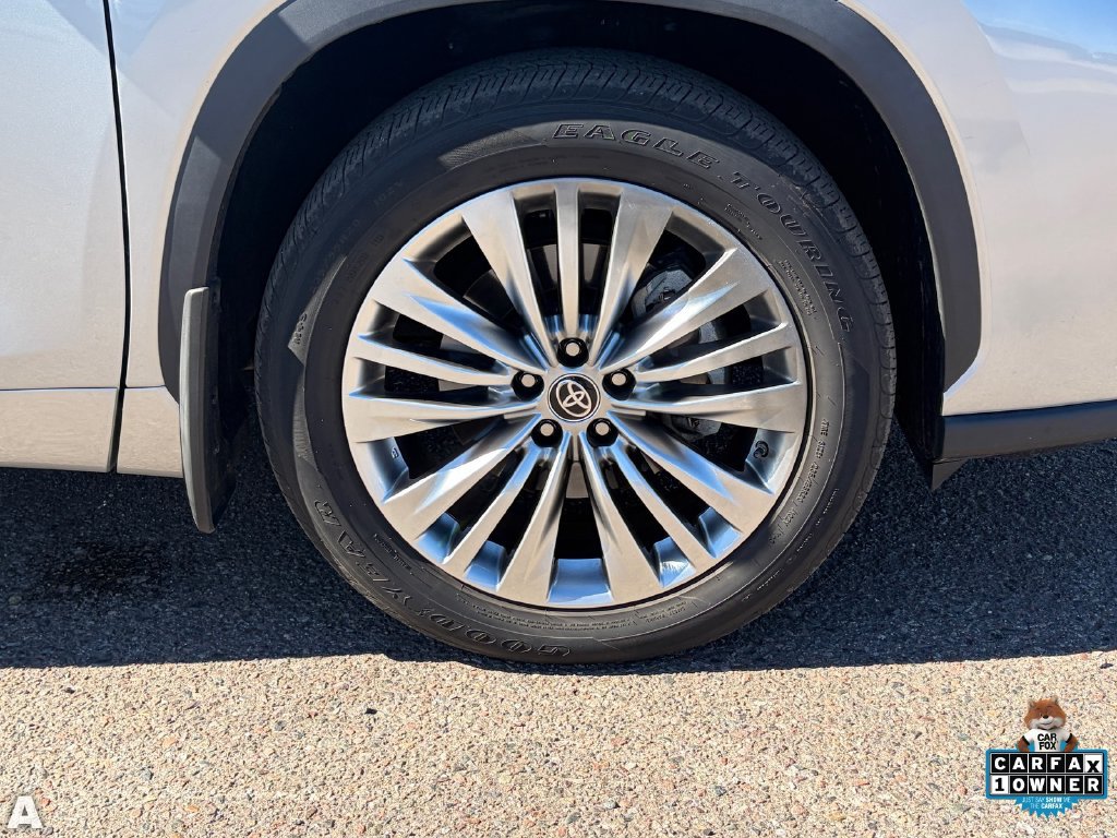 Used 2025 Toyota Highlander Platinum AWD/4WD image 10