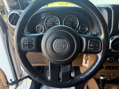 Used 2014 Jeep Wrangler Unlimited Rubicon w/ Connectivity Group AWD/4WD image 20